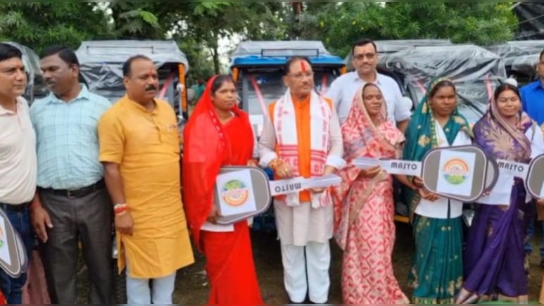 सीएम साय ने रक्षाबंधन पर दिया तोहफा, महिलाओं को सशक्त बनाने के लिए "नए जशपुर एक्सप्रेस" का किया शुभारंभ सीएम साय ने रक्षाबंधन पर दिया तोहफा, महिलाओं को सशक्त बनाने के लिए "नए जशपुर एक्सप्रेस" का किया शुभारंभ