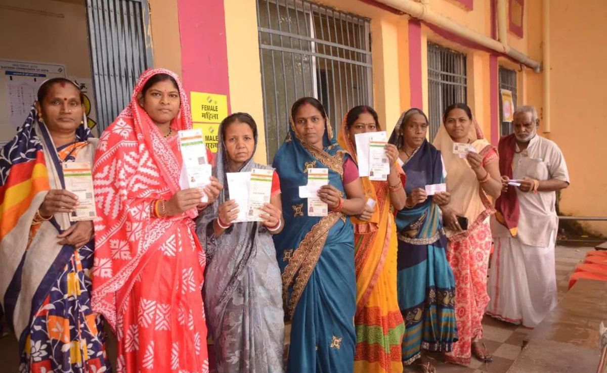 सावधान! वोटर कार्ड से लेकर पैन कार्ड तक, आपके पास ये चीजें दो हैं तो मुश्किल में फंस जाएंगे
