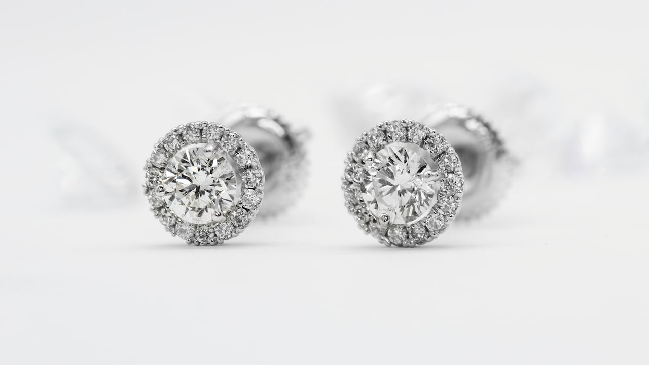 Earrings Getting Tarnished? All Answers Are Here 
