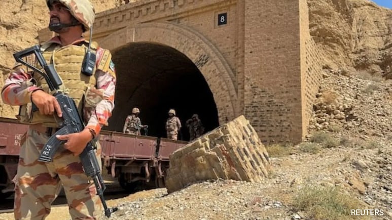पाकिस्तान में सेना के काफिले पर TTP के हमलें में 12 सैनिकों की मौत, 35 आतंकी भी ढेर