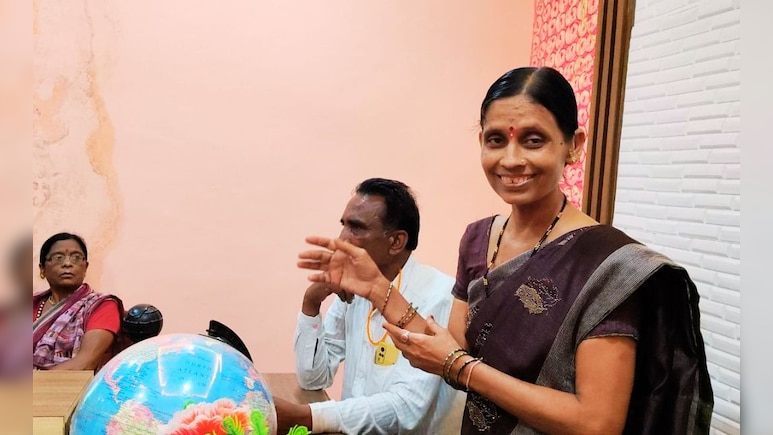 Washim News : वाशिमच्या महिला सरपंचाचा देशभरात डंका; स्वातंत्र्यदिनाच्या सोहळ्यास लाल किल्ल्यावर खास आमंत्रण Washim News : वाशिमच्या महिला सरपंचाचा देशभरात डंका; स्वातंत्र्यदिनाच्या सोहळ्यास लाल किल्ल्यावर खास आमंत्रण