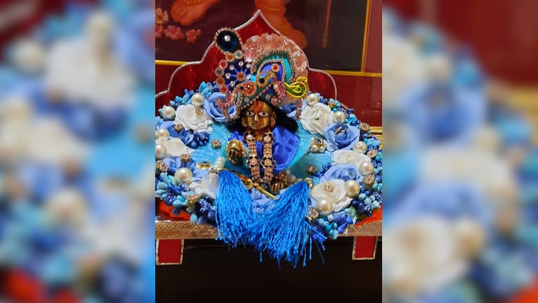 जन्माष्टमी पर लड्डू गोपाल को पहनाएं गोटे से सजी डिजाइनर ड्रेस, कान्हा के लिए खास लुक तैयार करें