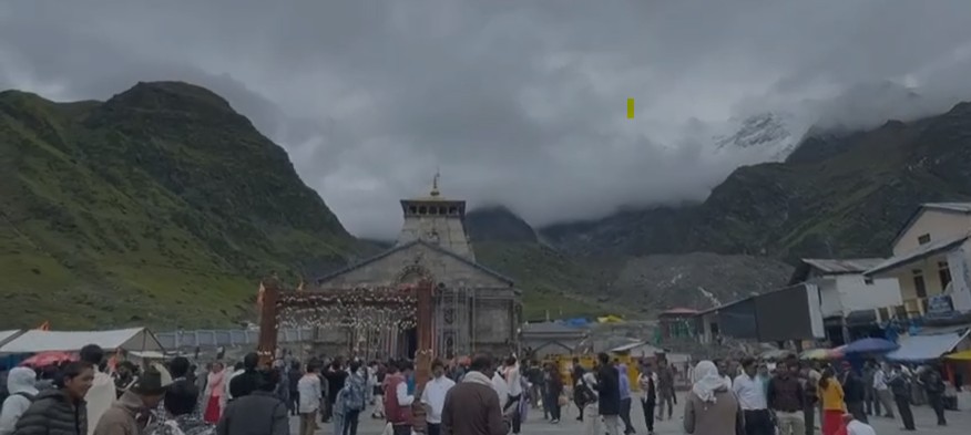 केदारनाथ मंदिर के पीछे चौराबाड़ी ग्लेशियर में मिला नर कंकाल, कॉलेज आईडी से हुई पहचान 