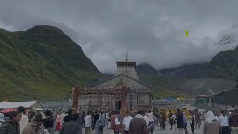 केदारनाथ मंदिर के पीछे चौराबाड़ी ग्लेशियर में मिला नर कंकाल, कॉलेज आईडी से हुई पहचान केदारनाथ मंदिर के पीछे चौराबाड़ी ग्लेशियर में मिला नर कंकाल, कॉलेज आईडी से हुई पहचान