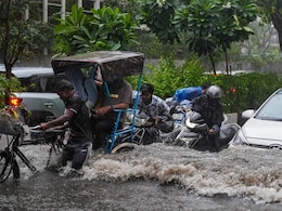 मुंबई के बाद दिल्ली में भी झमाझम बारिश, कश्मीरी गेट से लाल किला-इंडिया गेट तक बरसे बदरा मुंबई के बाद दिल्ली में भी झमाझम बारिश, कश्मीरी गेट से लाल किला-इंडिया गेट तक बरसे बदरा