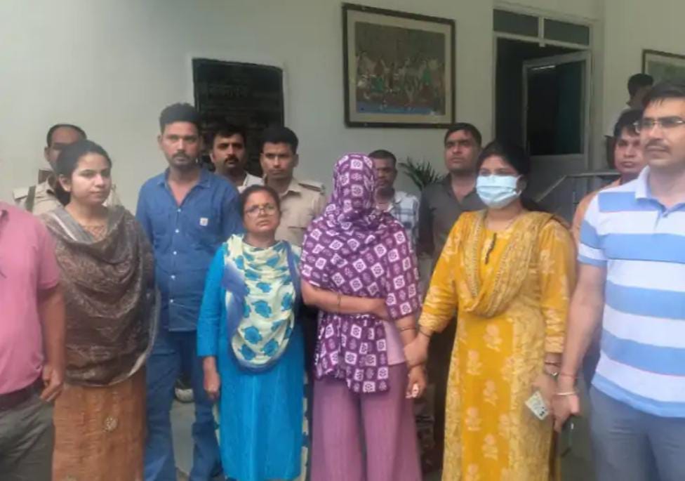बेतिया की रिश्वत खोर महिला दारोगा का ऑडियो क्लिप वायरल , दलाल से अंडरगार्मेंट की डिमांड ने मचाया बवाल