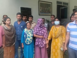 बेतिया की रिश्वत खोर महिला दारोगा का ऑडियो क्लिप वायरल , दलाल से अंडरगार्मेंट की डिमांड ने मचाया बवाल बेतिया की रिश्वत खोर महिला दारोगा का ऑडियो क्लिप वायरल , दलाल से अंडरगार्मेंट की डिमांड ने मचाया बवाल