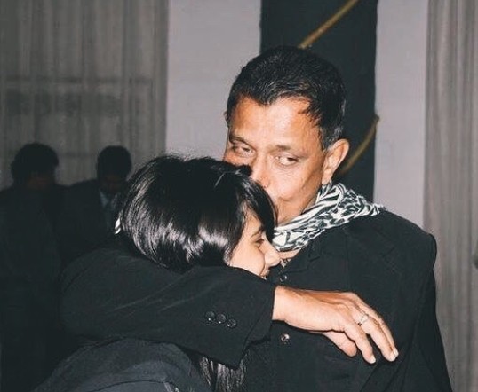 मिथुन चक्रवर्ती की लाड़ली बिटिया की 10 रेयर फोटो, सड़क से उठाकर बनाया महलों की रानी