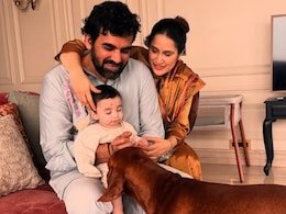 जहीर खान और सागरिका घाटगे ने गणेश चतुर्थी पर पहली बार दिखाया बेटे का चेहरा, फैन्स दे रहे खूब प्यार जहीर खान और सागरिका घाटगे ने गणेश चतुर्थी पर पहली बार दिखाया बेटे का चेहरा, फैन्स दे रहे खूब प्यार