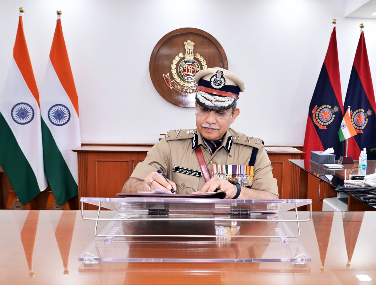 दिल्ली पुलिस कमिश्नर सतीश गोलचा की पदभार ग्रहण के बाद पहली बड़ी बैठक, अधिकारियों को दिए ये निर्देश