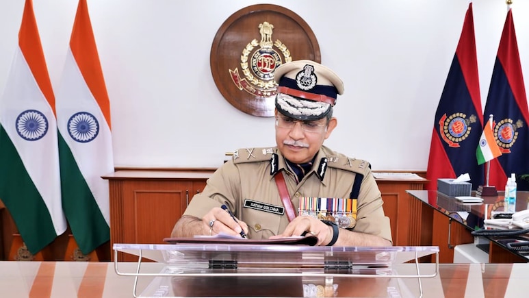 दिल्ली पुलिस कमिश्नर सतीश गोलचा की पदभार ग्रहण के बाद पहली बड़ी बैठक, अधिकारियों को दिए ये निर्देश दिल्ली पुलिस कमिश्नर सतीश गोलचा की पदभार ग्रहण के बाद पहली बड़ी बैठक, अधिकारियों को दिए ये निर्देश