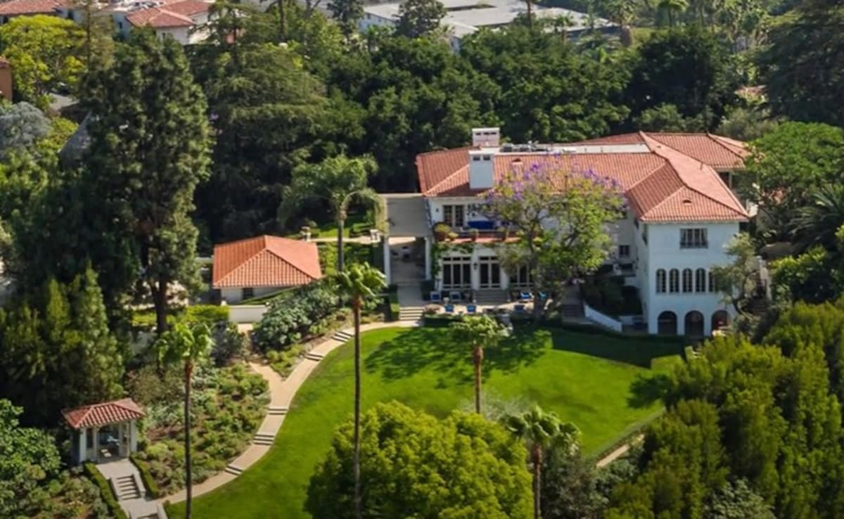 Angelina Jolies house in LA. Photo: YouTube/LuxuryLane Angelina Jolies house in LA. Photo: YouTube/LuxuryLane