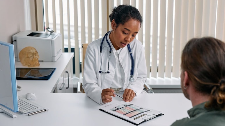 Expert Shares 5 Hidden Signs Of Thyroid Issues That Your Lab Reports May Miss