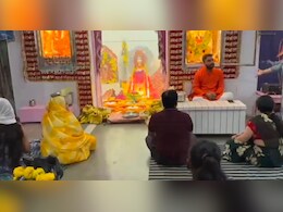 लड़कियां टाइट और छोटे कपड़ें न पहनें ! उज्जैन के बड़े गणेश मंदिर के बाहर लगा पोस्टर