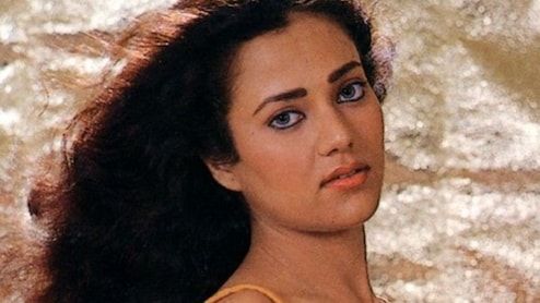 कंजी आंखें, गोरा रंग और वही नैन नक्श... मंदाकिनी की इस हमशक्ल को देख खा जाएंगे धोखा, कहेंगे- वही तो नहीं