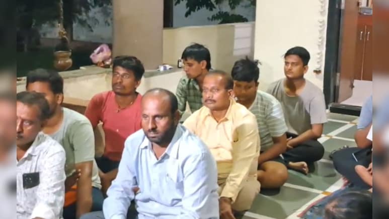 स्वप्नातलं घर की मृत्यूचा सापळा! बिल्डरकडून फसवणूक, 70 कुटुंबांवर मंदिरात राहण्याची वेळ