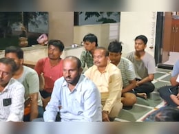 स्वप्नातलं घर की मृत्यूचा सापळा! बिल्डरकडून फसवणूक, 70 कुटुंबांवर मंदिरात राहण्याची वेळ स्वप्नातलं घर की मृत्यूचा सापळा! बिल्डरकडून फसवणूक, 70 कुटुंबांवर मंदिरात राहण्याची वेळ