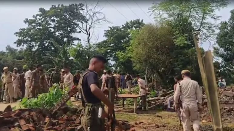 Assam Government Evicts 146 Families From 132 Acres Of Forest Land In Golaghat Assam Government Evicts 146 Families From 132 Acres Of Forest Land In Golaghat
