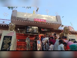 VIP दर्शन का खामियाजा, मां शारदा मंदिर प्रबंधन को लगा 55 हजार का जुर्माना VIP दर्शन का खामियाजा, मां शारदा मंदिर प्रबंधन को लगा 55 हजार का जुर्माना