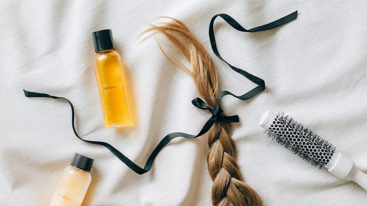 How To Comb Wet Hair Without Damage: Tips To Prevent Breakage