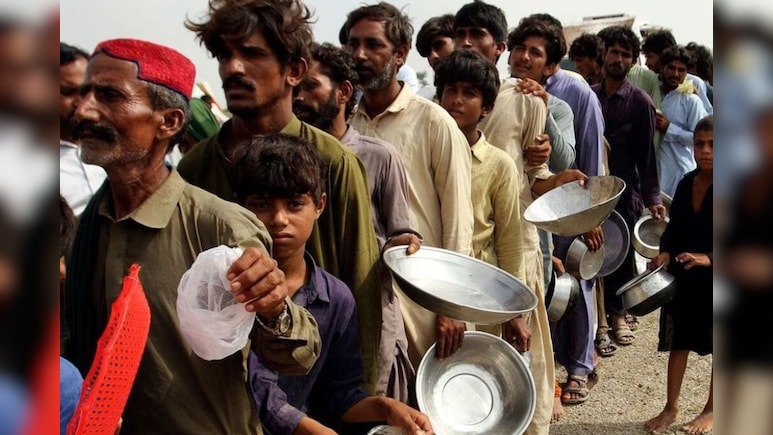 पाकिस्तान की लगभग आधी आबादी गरीबी रेखा के नीचे, IMF के पैकेज का दूसरी जगह हो रहा इस्तेमाल पाकिस्तान की लगभग आधी आबादी गरीबी रेखा के नीचे, IMF के पैकेज का दूसरी जगह हो रहा इस्तेमाल