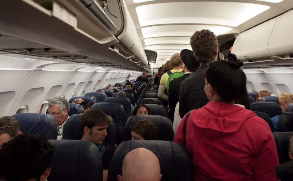 Man Arrested For Stealing From Business Class Passenger On Singapore Flight