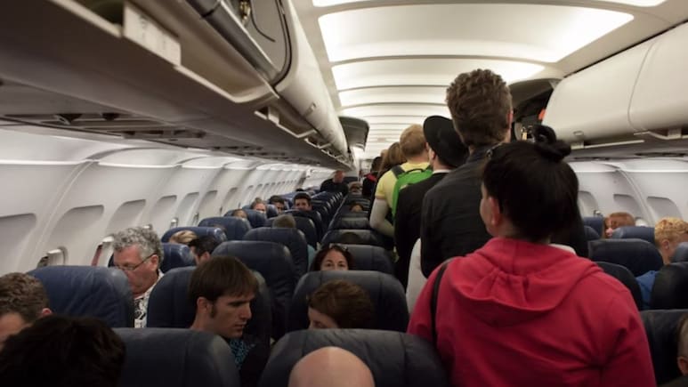 Chinese Man Arrested For Stealing From Business Class Passenger On Dubai-Singapore Flight Chinese Man Arrested For Stealing From Business Class Passenger On Dubai-Singapore Flight