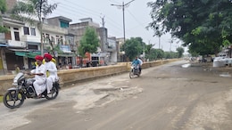 Rajasthan: मंत्री जोराराम कुमावत के क्षेत्र में खस्ताहाल सड़कों का मुद्दा गरमाया, लोगों का फूटा गुस्सा