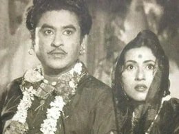 Kishore Kumar Watched Madhubala Die In Front Of His Eyes, Was "Happy" With Fourth Wife Leena Chandavarkar Kishore Kumar Watched Madhubala Die In Front Of His Eyes, Was "Happy" With Fourth Wife Leena Chandavarkar
