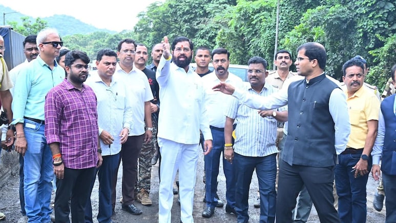 Thane : घोडबंदर रोडवरील खड्डे बुजणार, वाहतूक कोंडीही सुटणार! एकनाथ शिंदेंकडून ठाणेकरांना Good News Thane : घोडबंदर रोडवरील खड्डे बुजणार, वाहतूक कोंडीही सुटणार! एकनाथ शिंदेंकडून ठाणेकरांना Good News