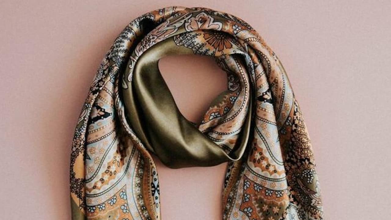 How To Tie A Scarf: Quick And Chic Knots To Transform Your Look