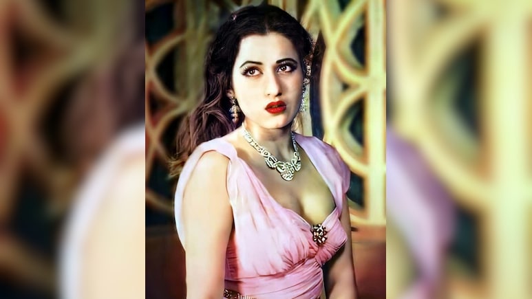 मधुबाला की 10 रेयर खूबसूरत तस्वीरें, 7वीं देख फैंस बोले- दुनिया में इतनी सुंदर दोबारा कोई पैदा नहीं हुई मधुबाला की 10 रेयर खूबसूरत तस्वीरें, 7वीं देख फैंस बोले- दुनिया में इतनी सुंदर दोबारा कोई पैदा नहीं हुई