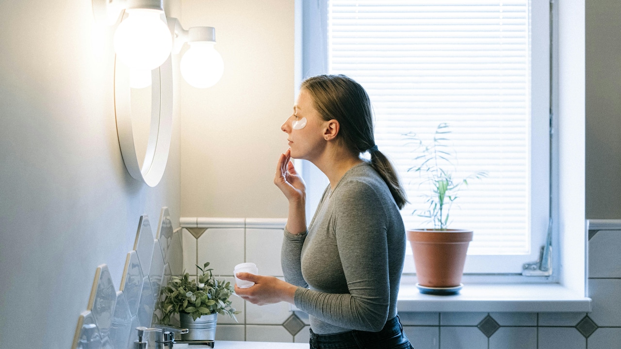 Top 5 Wall Mirrors Under ₹1000 To Make Small Rooms Look Bigger