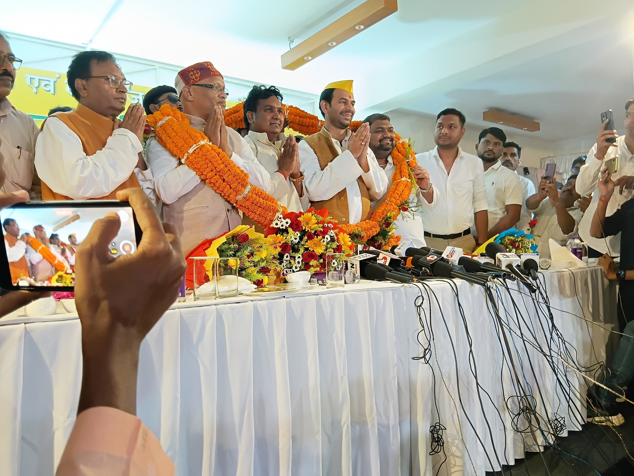 बिहार : तेज प्रताप का वीवीआईपी पार्टी से गठबंधन, कहा- तेजस्वी के साथ हमेशा रहेगा मेरा आशीर्वाद