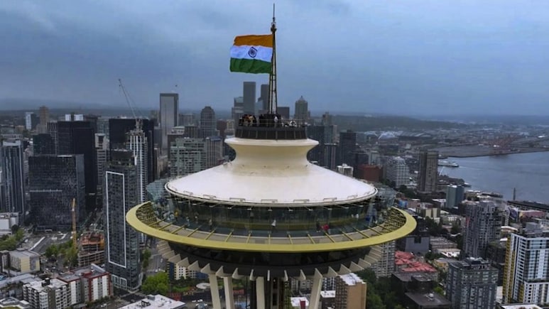 स्वतंत्रता दिवस पर ऐतिहासिक पल, पहली बार अमेरिका के स्पेस नीडल पर गर्व से फहरा तिरंगा...