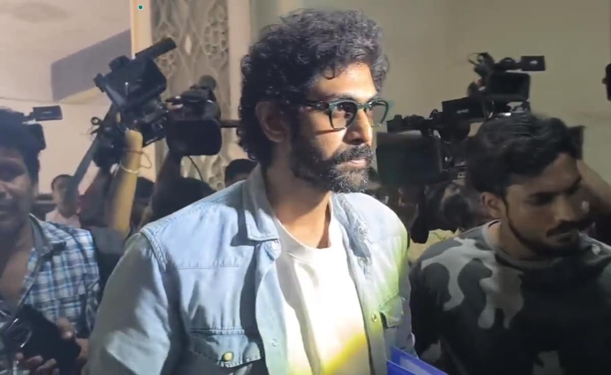 Актьорът Рана Даггубати се появява пред агенция за сонда в случая с приложението за залагане с 5 -годишни банкови данни 