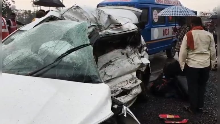 कार और ट्रक की टक्कर में 6 लोगों की मौके पर मौत, महाकाल के दर्शन कर जा रहे थे जगन्नाथ पुरी