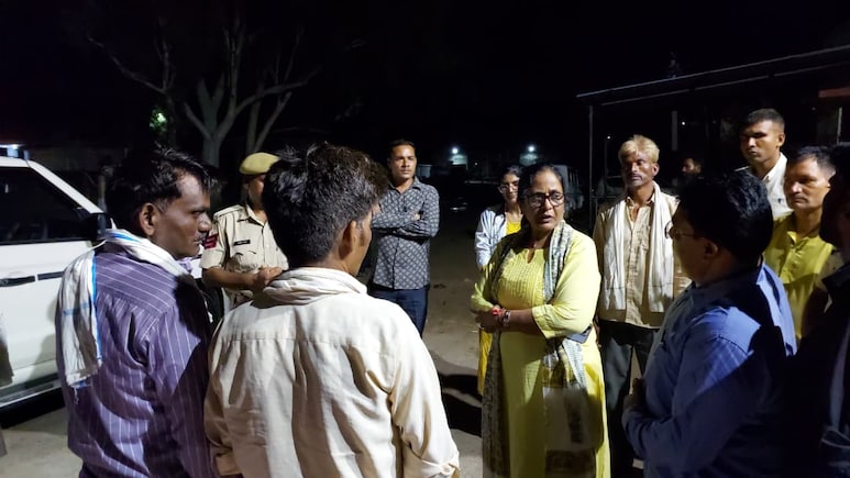 टोंक: भैंस को तालाब में पानी पिलाने गए 3 बच्चे, एक-दूसरे को बचाने के चक्कर में तीनों डूबे; गांव में पसरा मातम टोंक: भैंस को तालाब में पानी पिलाने गए 3 बच्चे, एक-दूसरे को बचाने के चक्कर में तीनों डूबे; गांव में पसरा मातम