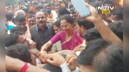 Supriya Sule: मराठा आंदोलकांनी सुप्रिया सुळेंना घेरलं, आझाद मैदानात नक्की काय घडलं?
