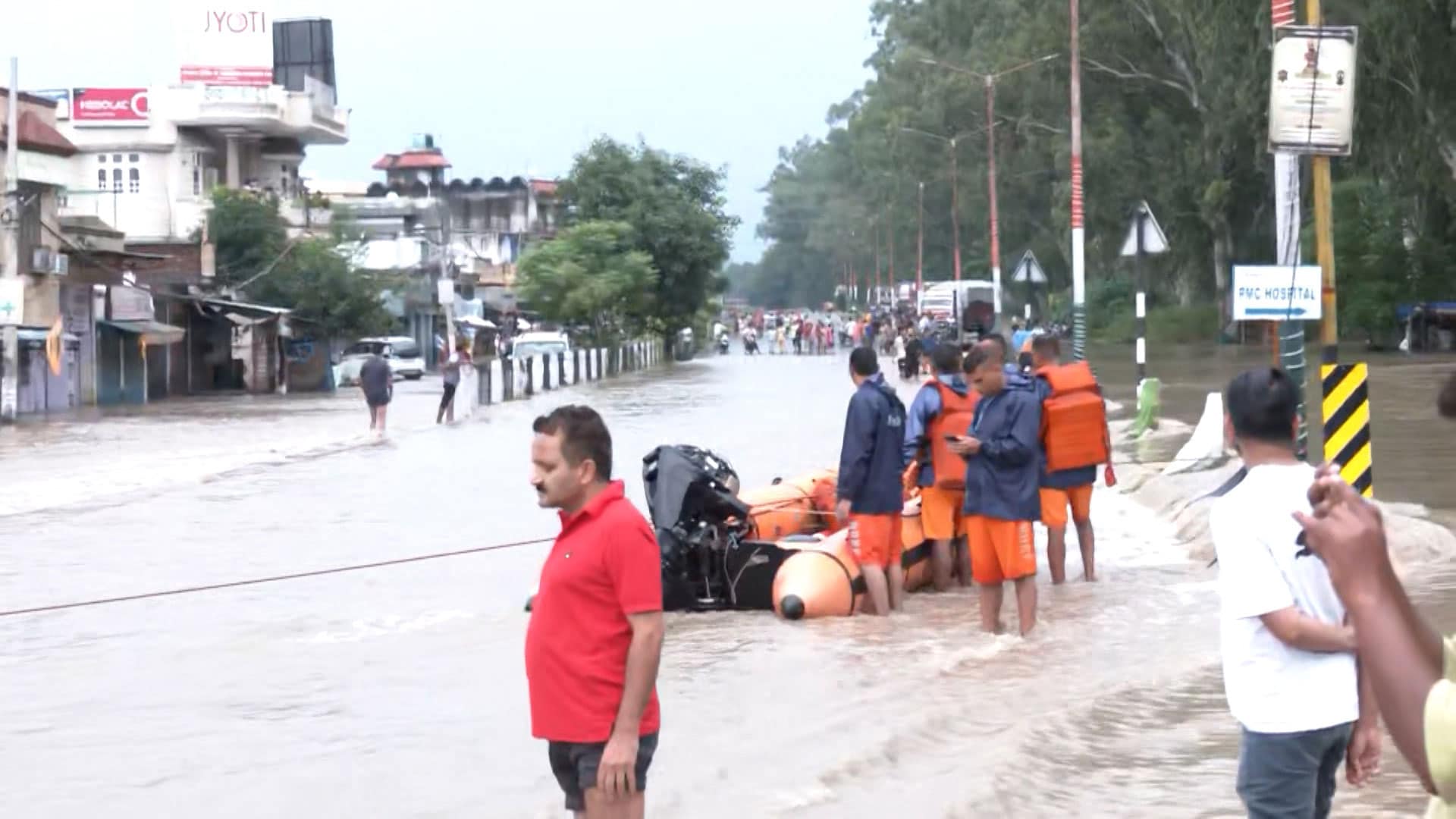 Video : Floods, Landslides Paralyse Life in J&K; Key Route From Punjab Cut Off