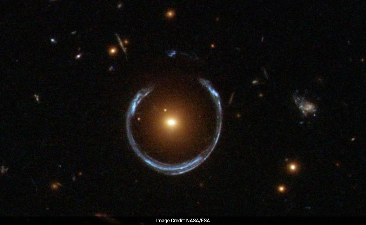 Учените може би са открили най голямата черна дупка която има