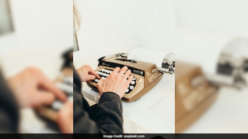 Stenographer का क्या काम होता है और इनकी सैलरी कितनी होती है?