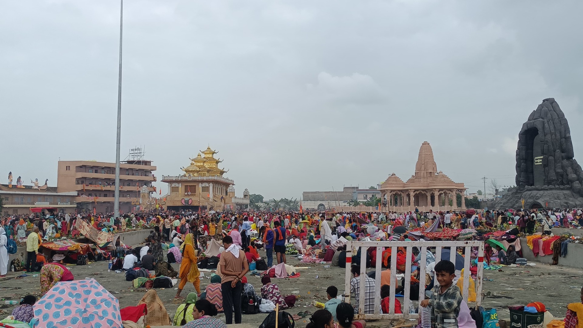 सीहोर: कुबेरेश्वर धाम में कांवड़ यात्रा के दौरान 6 श्रद्धालुओं की मौत, मानवाधिकार आयोग ने लिया संज्ञान