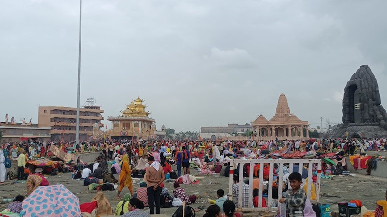 सीहोर: कुबेरेश्वर धाम में कांवड़ यात्रा के दौरान 6 श्रद्धालुओं की मौत, मानवाधिकार आयोग ने लिया संज्ञान सीहोर: कुबेरेश्वर धाम में कांवड़ यात्रा के दौरान 6 श्रद्धालुओं की मौत, मानवाधिकार आयोग ने लिया संज्ञान