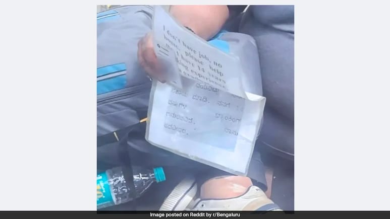 Bengaluru Man Sitting On Footpath Seeks Help, Claims To Have 14-Year Banking Experience Bengaluru Man Sitting On Footpath Seeks Help, Claims To Have 14-Year Banking Experience