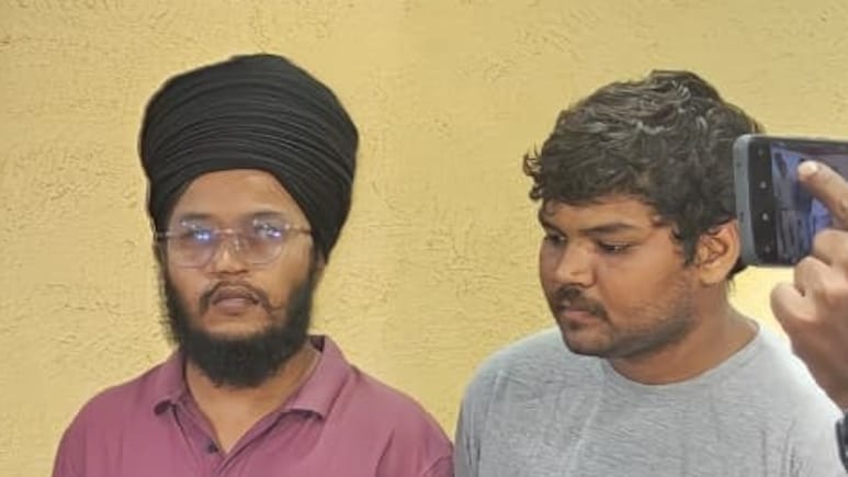 रायपुर पुलिस की बड़ी कार्रवाई, 2 महिलाओं समेत 5 तस्कर दबोचे; 1.57 करोड़ की हेरोइन जब्त रायपुर पुलिस की बड़ी कार्रवाई, 2 महिलाओं समेत 5 तस्कर दबोचे; 1.57 करोड़ की हेरोइन जब्त