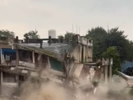 Indian Army : जय हिंद! पूरग्रस्त पठाणकोटमध्ये लष्कराच्या जवानांनी वाचवले 25 प्राण, पाहा थरारक Video Indian Army : जय हिंद! पूरग्रस्त पठाणकोटमध्ये लष्कराच्या जवानांनी वाचवले 25 प्राण, पाहा थरारक Video
