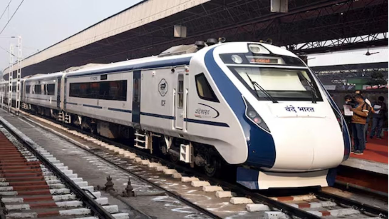 1500 के टिकट के मांगे 3500, परिवार के सामने दी गालियां... वंदे भारत ट्रेन में TTE ने कर दी सारी हदें पार