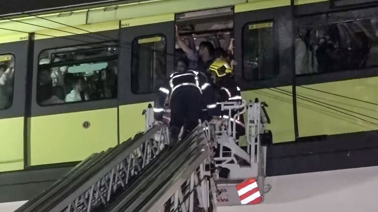 Mumbai Monorail  : मोनो डार्लिंग! उपयोग कमी नखरे फार...