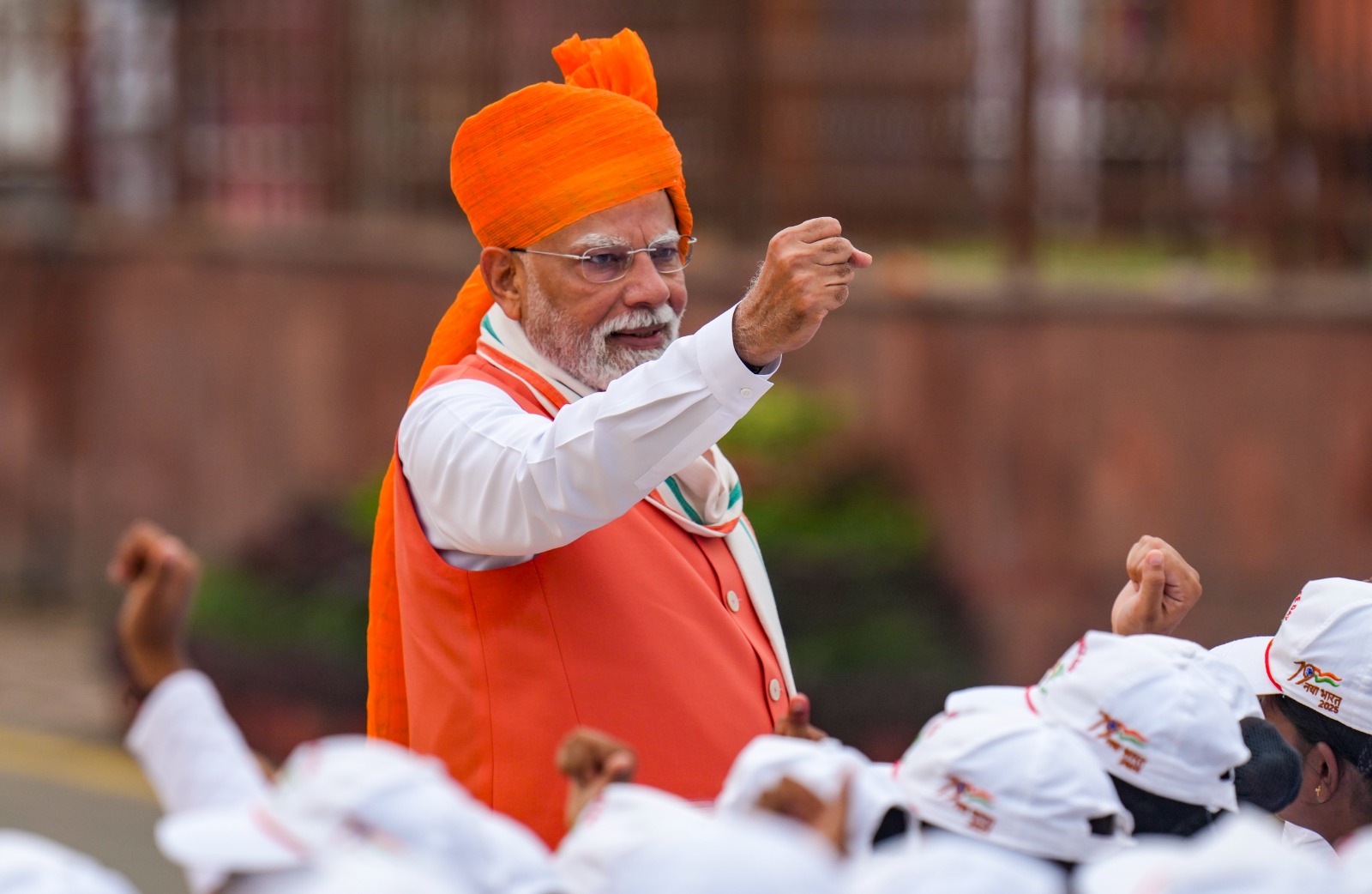 PM Modi on RSS: लाल किले से पहली बार; PM मोदी ने किया संघ का गुणगान, इस पार्टी ने कहा- शहीदों का अपमान